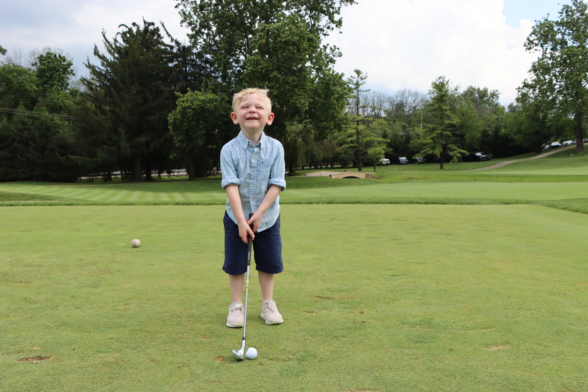 Child with golf club at golf outing