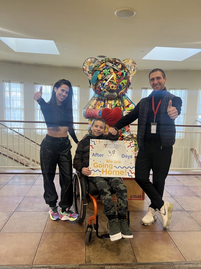 Pavon Family holding a sign that says "After 39 days we are going home."